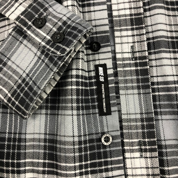 Nike SB Plaid Woven Long Sleeve Button Up Shirt - Picture 4 of 5